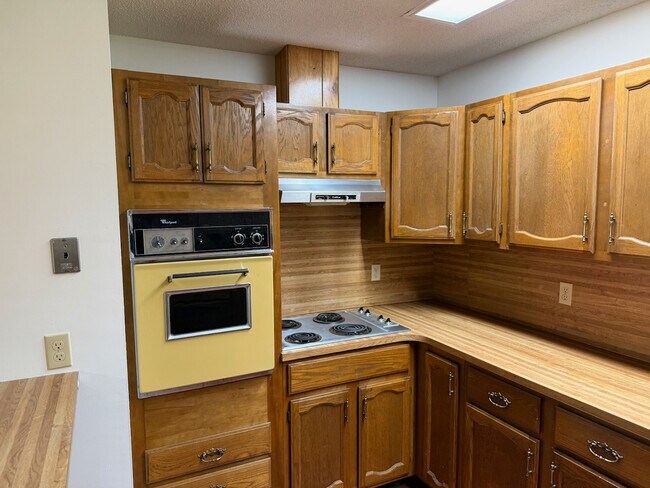 Building Photo - 3660 Crazy Horse Trail