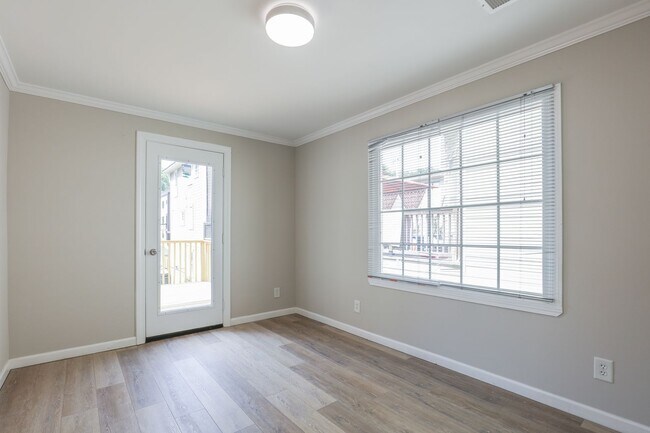 Building Photo - 507 Boulevard NE