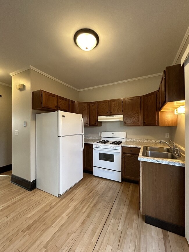 Building Photo - 800 Portage St