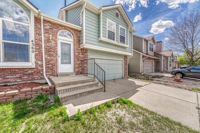 Building Photo - $2,445 - 3 Bed, 1 Bath Newly Renovated Hom...