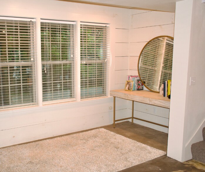 Building Photo - 166 N Oklahoma Way