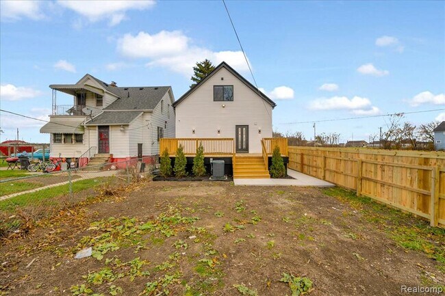 Building Photo - 2623 Fairview St