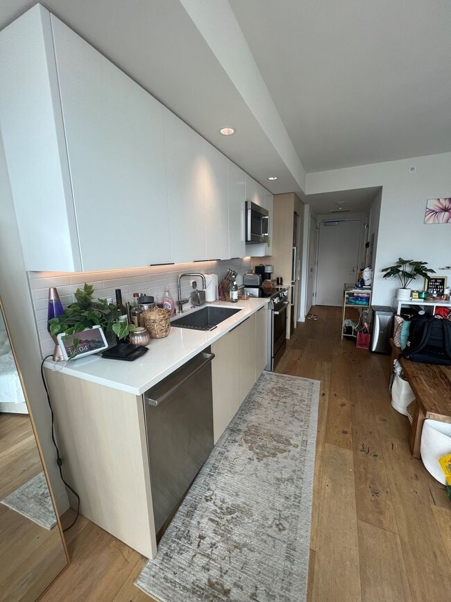 Building Photo - Central AC. Two Swimming Pools. Ocean view. (RRLLC)