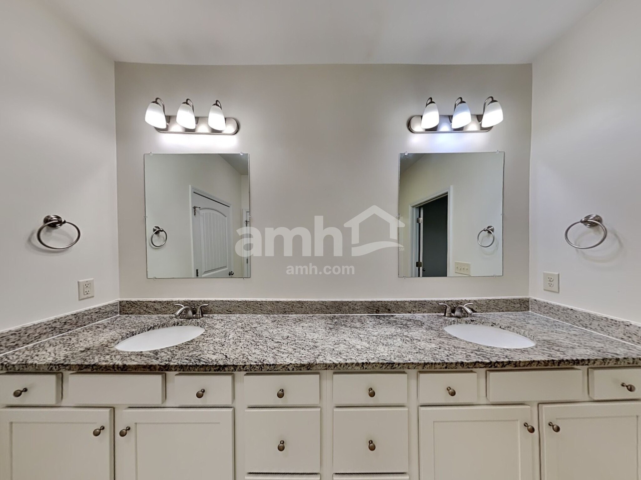 Building Photo - 105 Hickory Village Cir