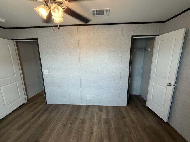 Building Photo - 156 Lakeside Garden Cir
