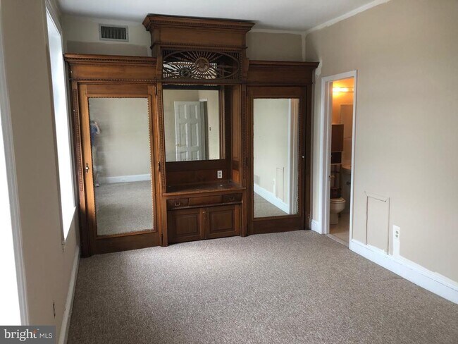 Building Photo - 1906 Fairmount Ave