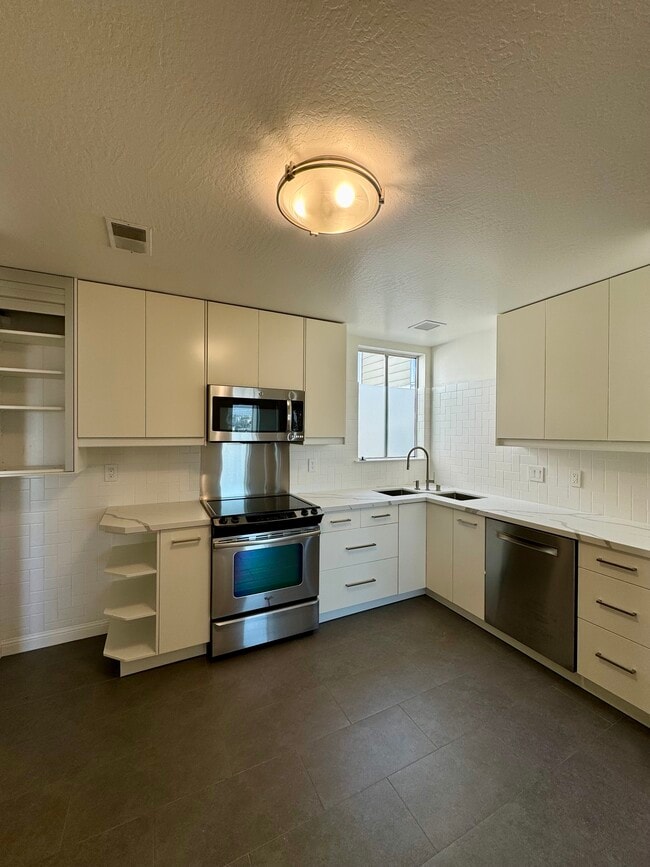 Building Photo - 137 Saint Marys Ave