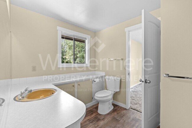 Building Photo - 7805 E Upriver Dr