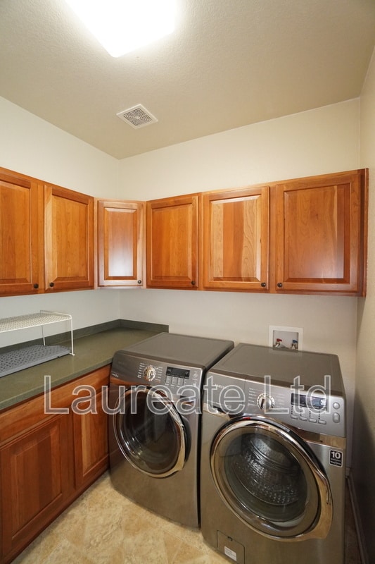 Building Photo - 9013 Old Tom Morris Cir