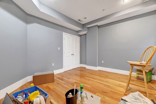 Building Photo - 1346 Kenyon St NW