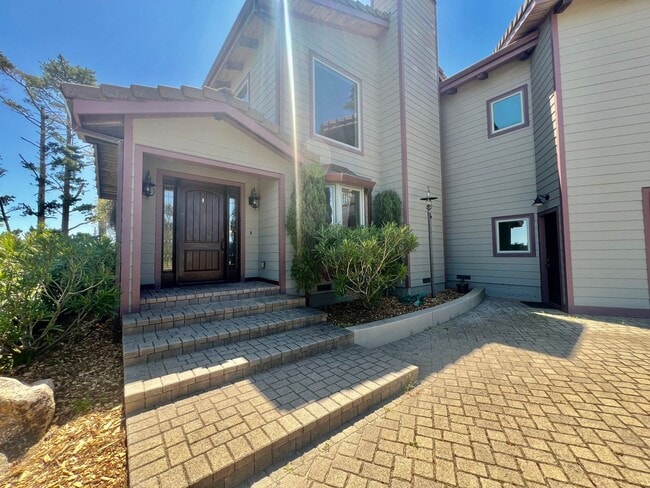Building Photo - Carmel Highlands Mountain Top Stunning Vie...
