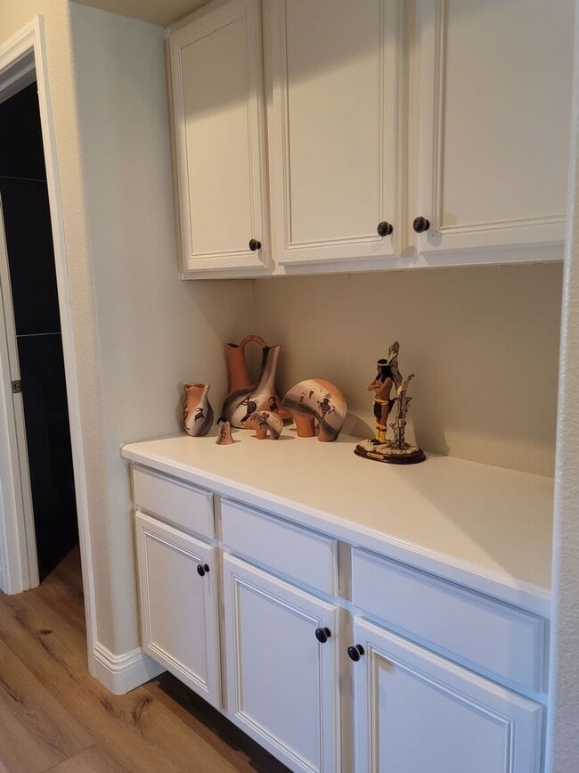 Building Photo - Fully Furnished Executive Rental in Highly...