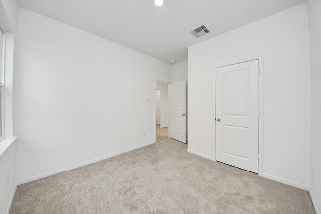 Building Photo - 5615 Buttonbush Ct