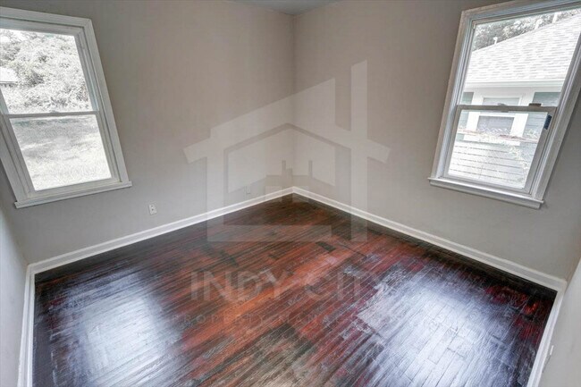 Building Photo - 3422 Kinnear Ave