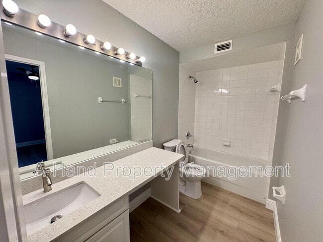Building Photo - 2623 Fan Palm Dr