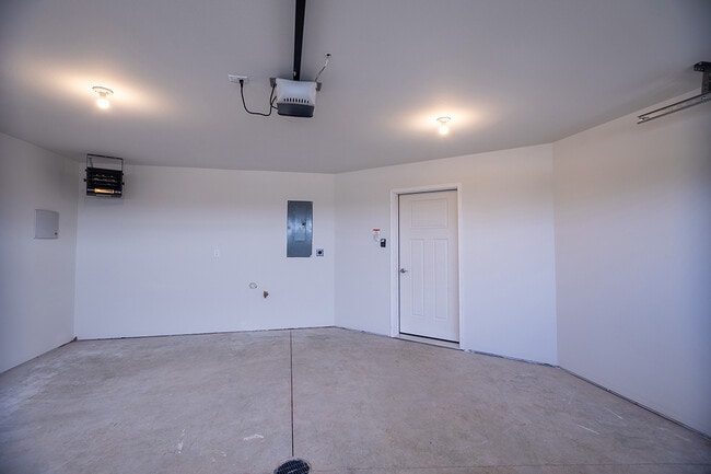 Building Photo - 1610 Eastside Cir