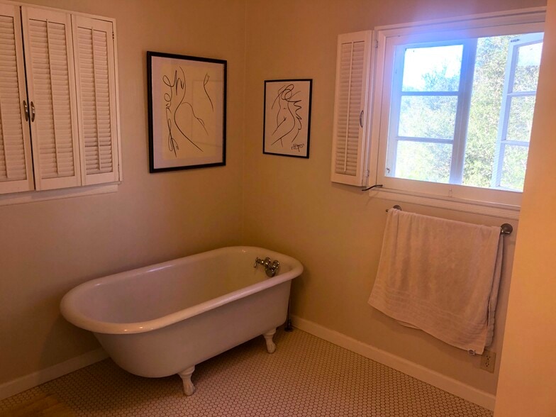 Master Bath - 880 Cambridge Dr