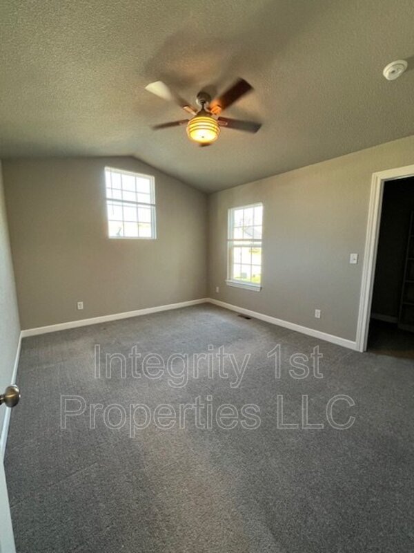 Building Photo - 6295 NE 44th St