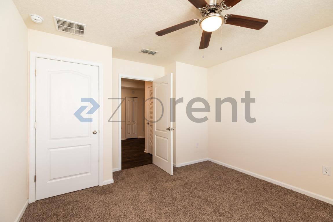 Building Photo - Unit
