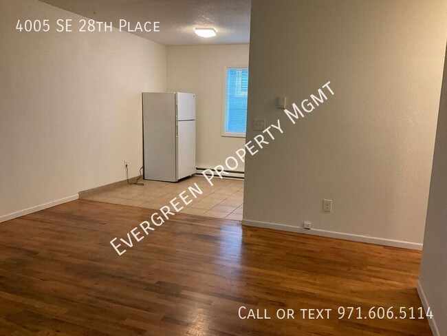 Building Photo - MOVE IN READY! $1,495 2BR/1BA With a Yard ...