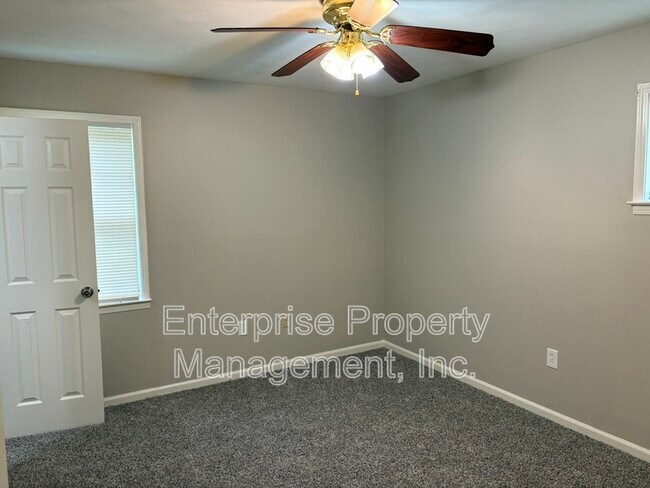 Building Photo - 3437 Ridgemont Ave