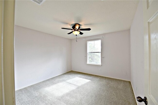Building Photo - 1805 Copper Breaks Ln