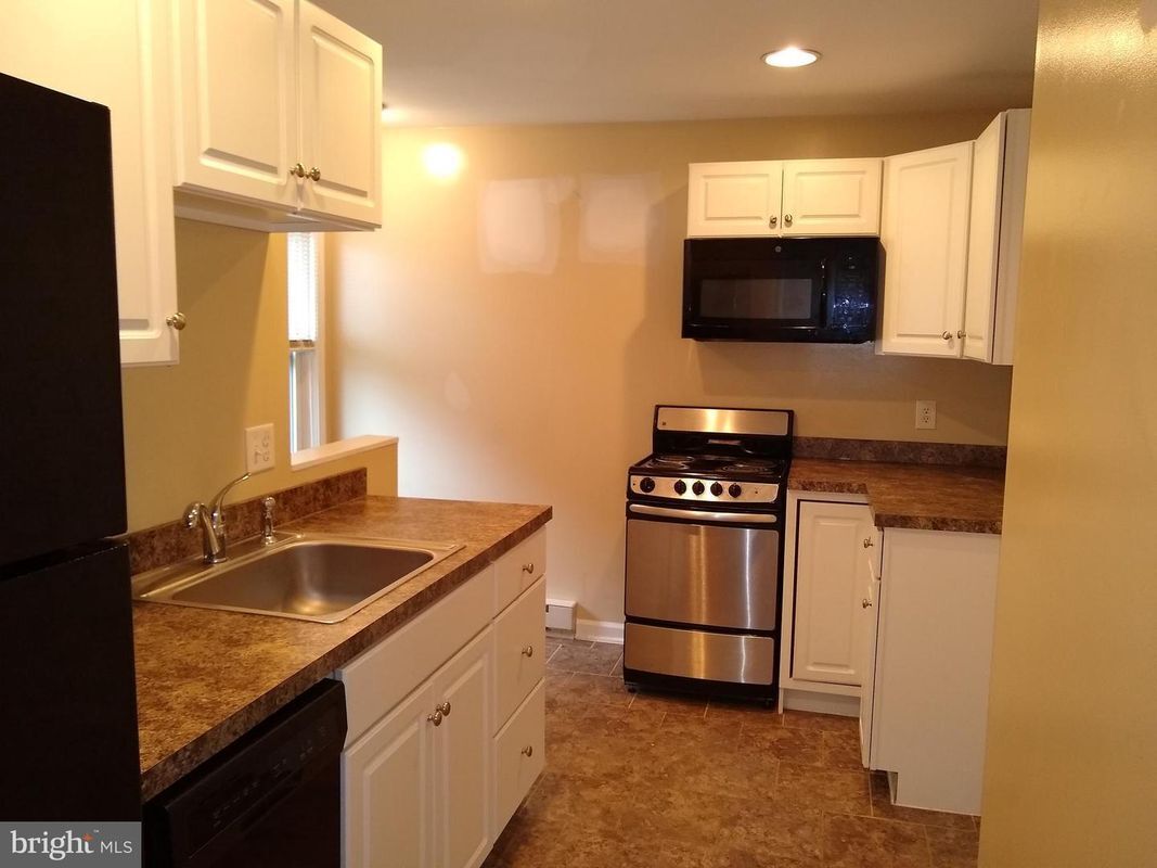 Building Photo - 37 N Hellertown Ave
