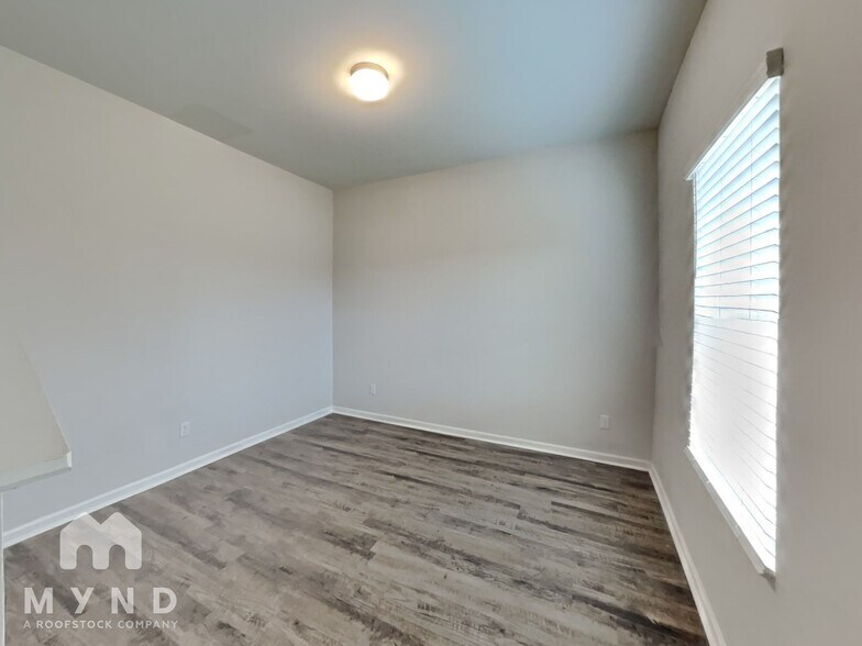 Building Photo - 12668 Waterbury Way