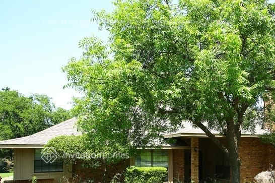Building Photo - 1409 Carriage Ln