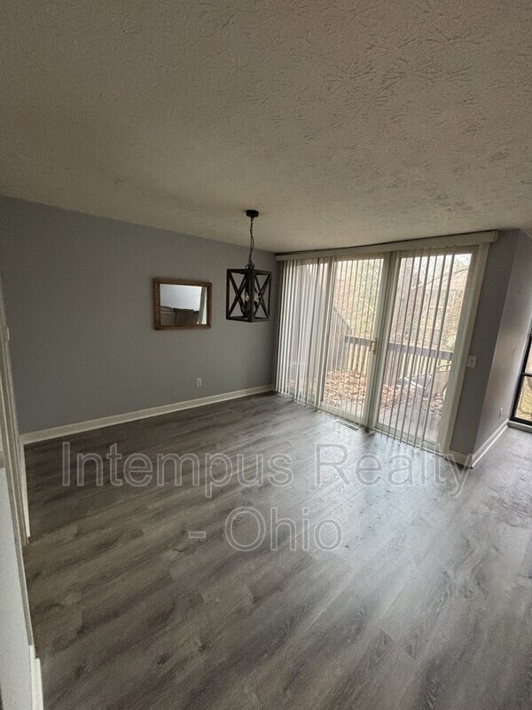 Building Photo - 4994 Wintersong Ln