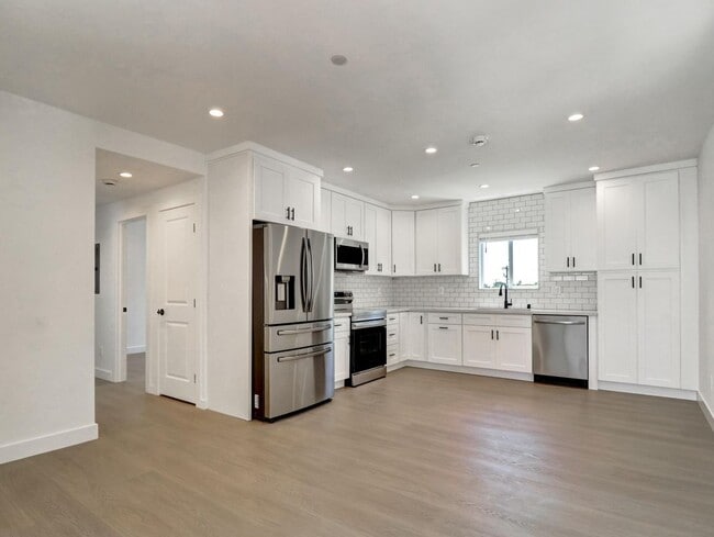 Building Photo - 644 Pier Ave