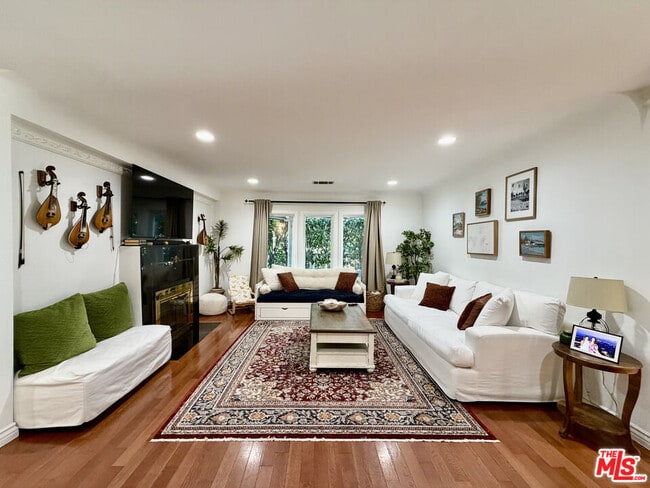 Building Photo - 7764 Fountain Ave