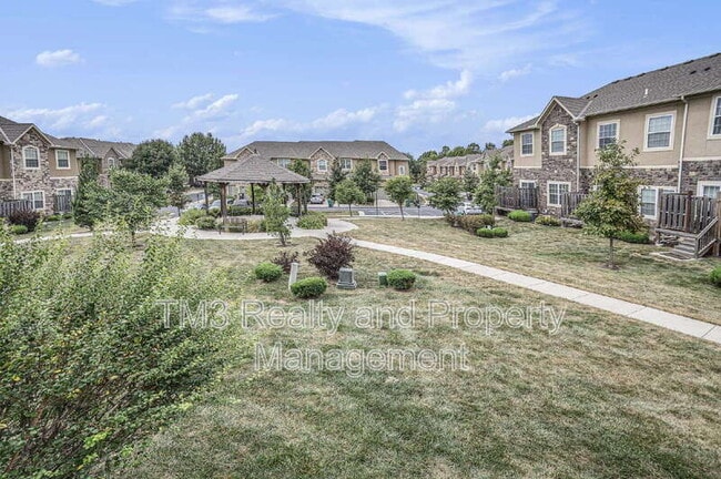 Building Photo - 15872 Valley View Dr