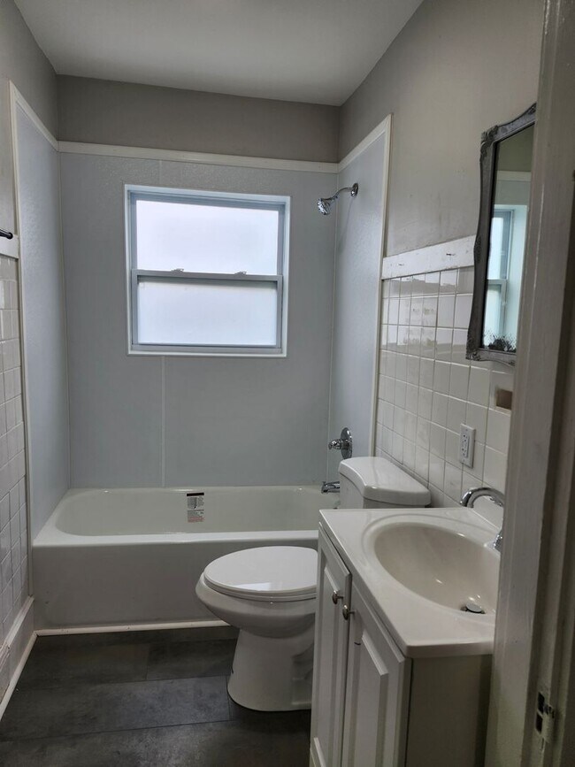 Building Photo - 3 bedroom 2 bath home in Belvoir Area in Brainerd/East Ridge, TN