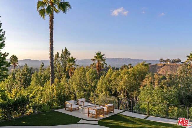 Building Photo - 18101 Green Meadow Dr