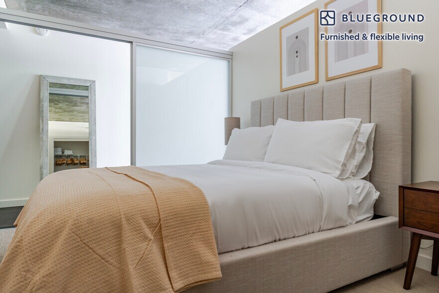 Building Photo - 521 Stadium Pl S