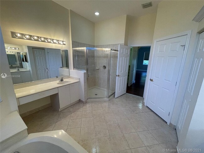 Building Photo - 16331 SW 49th Ct