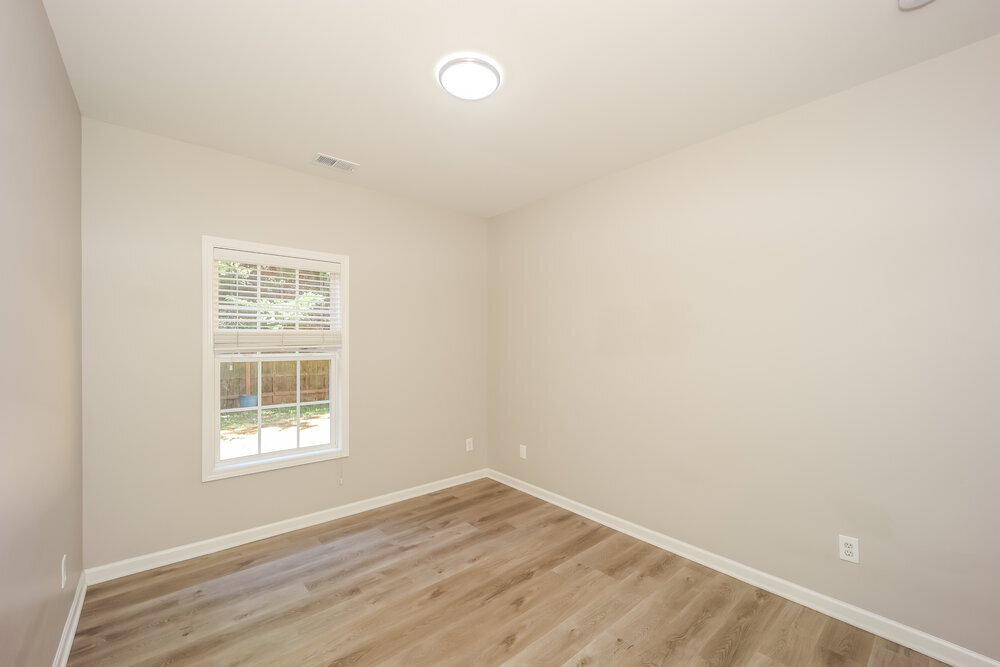 Building Photo - 323 Oakhaven Way