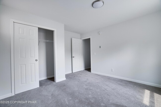 Building Photo - 458 Country Pl Dr