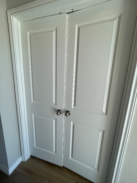 Building Photo - 1700 Robinson Dr