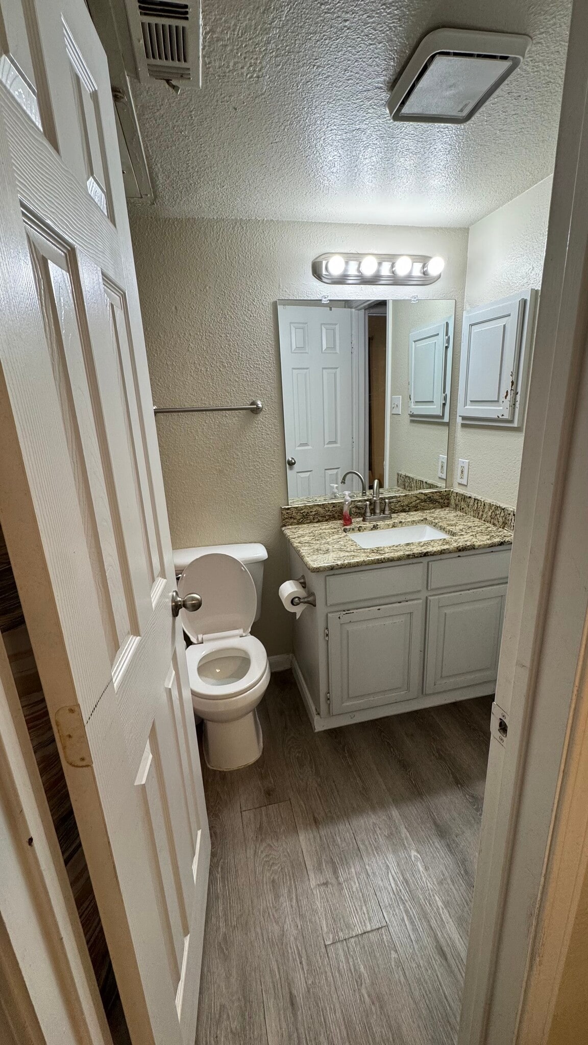 Guest Bathroom (2) - 356 W Harwood Rd