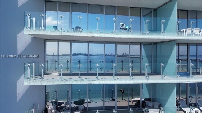 Building Photo - 700 NE 26th Terrace