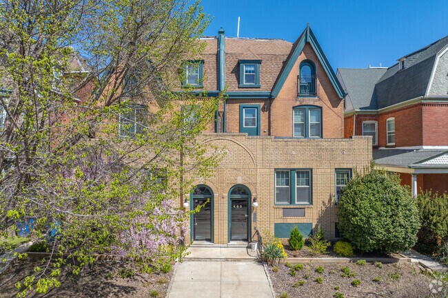 Building Photo - 4607-09 Cedar Ave.