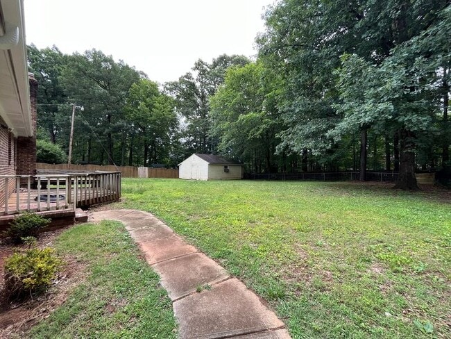 Building Photo - 3609 Lynn Rd