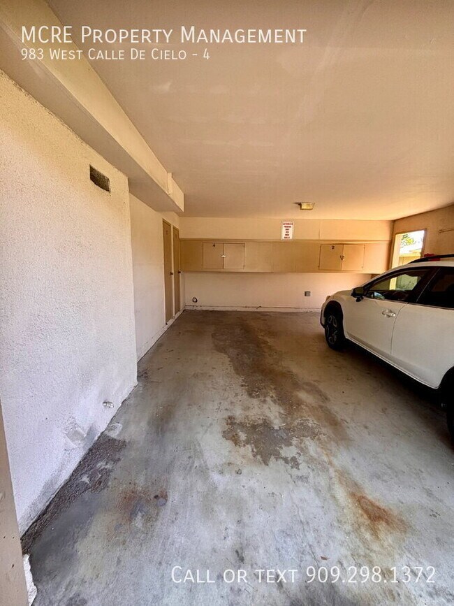 Building Photo - 983 W Calle De Cielo