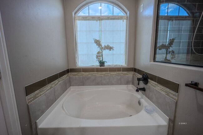 Building Photo - 2985 Bentley Dr