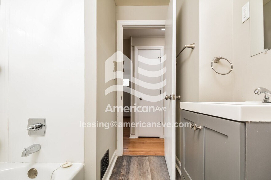 Building Photo - 741 Moriston Rd