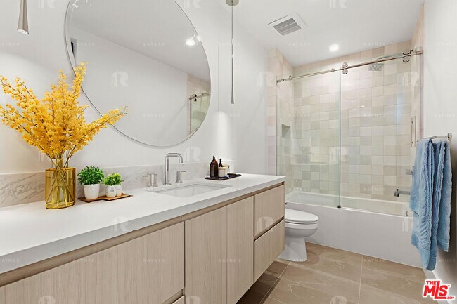 Building Photo - 1541 1/2 Hi Point St