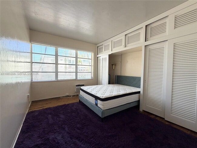 Building Photo - 4710 Pine Tree Dr