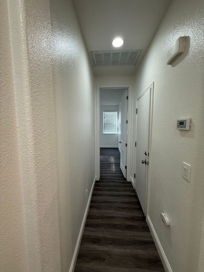 Building Photo - Corner Lot